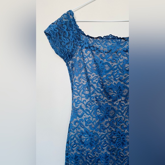 Lace dress - Picture 2 of 7